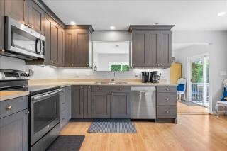 Exceptional Contemporary Retreat with 4 King Beds in Mystic CT - 3