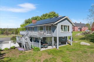 Unique Retreat with Private Patio, 4 King Beds and BBQ - Groton - 3