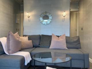 The Boatyard Glamping Lodges-Birchwood & Fairline Lodges - 9