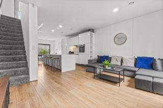 Large Townhouse 5 Beds with Two Parking Spaces - Manchester City Centre - Manchester - 1