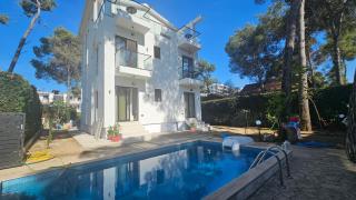 White Pine Villa With Pool - Golem - 0