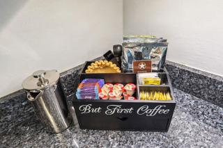 Spacious Family Getaway- Salt Water Pool & Hot Tub - Lyndhurst - 6