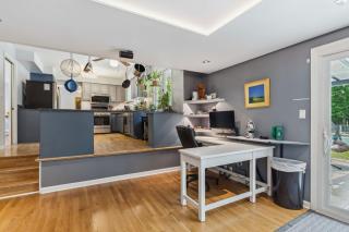 Spacious Family Getaway- Salt Water Pool & Hot Tub - Lyndhurst - 4