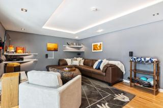 Spacious Family Getaway- Salt Water Pool & Hot Tub - Lyndhurst - 3