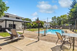 Spacious Family Getaway- Salt Water Pool & Hot Tub - 1