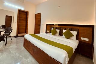 Hotel Yash Regency by JMD Group - 6