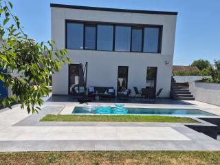 La Maisonette - - 8