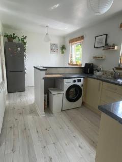 Cozy Private Bedroom in Quiet & Peaceful Location in Edinburgh - 2