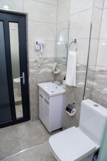 Max Hotel - - 8