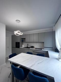 Modern Majesty Apartament - 1
