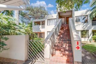 Kesi Khanya - Johannesburg - 1