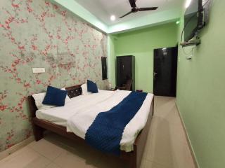 Kashi Vishwanath Temple 2 Km From The Royal Inn New - 8