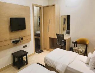 HOTEL MID-TOWN In Aligarh UP - Alīgarh - 5