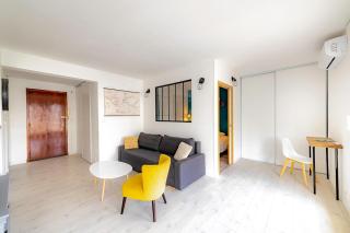 4 persons - center - clim - 2 mins of beach - JUAN LES PINS - beach and sun - Antibes - 6