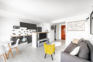 4 persons - center - clim - 2 mins of beach - JUAN LES PINS - beach and sun - Antibes - 5