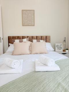 Great for Contractors Newly refurbed with Parking long stay discounts - Great Oakley - 0