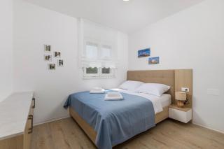 Angelika's white blue holiday home - Mandre - 6