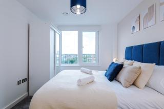 2BR Chic and Stylish in Salford, WiFi, Kitchen, Parking with City view - Manchester - 8