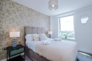 2BR Chic and Stylish in Salford, WiFi, Kitchen, Parking with City view - Manchester - 5