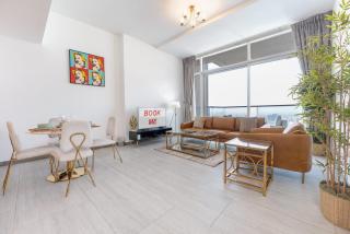 StayShort - Elegant 1 Bedroom in JVC Sleeps 2 with Balcony - 0