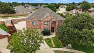 Luxury 6BR Retreat Pool Hot Tub Cinema & Game Room - Haltom City - 5