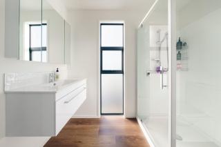 Wanaka easy-living with incredible lake views - 8