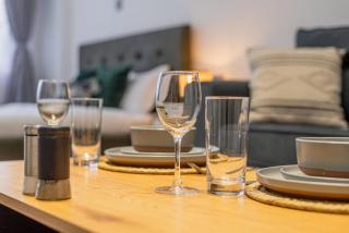 Bright Modern Studio in the Heart of the City! - 4