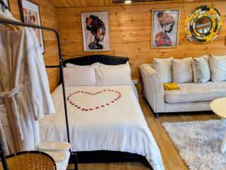Log Cabin - Rainham - 3