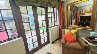 Artzy's Guest bedroom 1km to Olivedale Clinic - 6