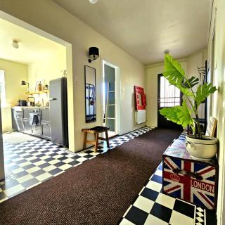Centrally located 2 bedroom apartment and parking - Reykjavík - 6