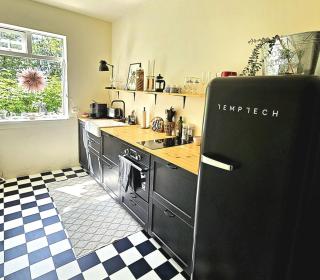 Centrally located 2 bedroom apartment and parking - Reykjavík - 5