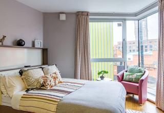 Student Only, Silver Studio Hawley Crescent - Londra - 9