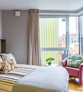 Student Only, Silver Studio Hawley Crescent - Londra - 7