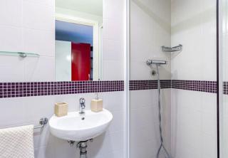 Student Only, Silver Studio Hawley Crescent - Londra - 5