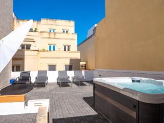 Villa Luciano - Rooftop Jacuzzi, BBQ, Billiards & Steps from Sea - Sliema - 3