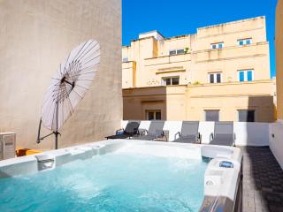 Villa Luciano - Rooftop Jacuzzi, BBQ, Billiards & Steps from Sea - Sliema - 9