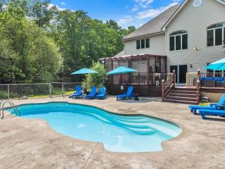 Sleeps 14 Pool Hot Tub Sauna Pickleball Arcade - Stroudsburg - 5