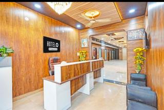 Vrishti Residency & Hotels - Greater Noida - 8