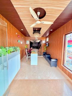 Vrishti Residency & Hotels - Greater Noida - 6