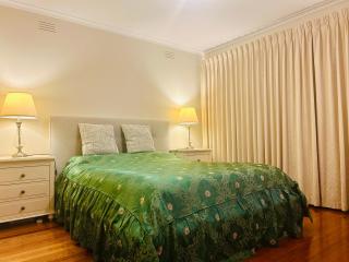 Home in Doncaster with Gardens, Near Shops & Transport - Doncaster - 4