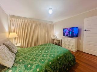 Home in Doncaster with Gardens, Near Shops & Transport - Doncaster - 2