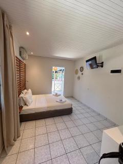 Physis Oikos Beachfront Apartments - Skiathos-Stadt - 7