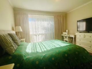Home in Doncaster with Gardens, Near Shops & Transport - Doncaster - 8