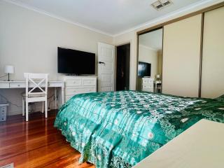 Home in Doncaster with Gardens, Near Shops & Transport - Doncaster - 7