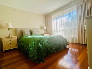 Home in Doncaster with Gardens, Near Shops & Transport - Doncaster - 9