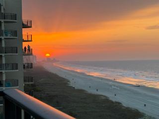 Oceanfront Delight by myBeach Vacation Rentals - Myrtle Beach - 9