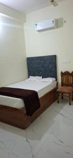 HOTEL ROYAL MISTY DELuX - - 9