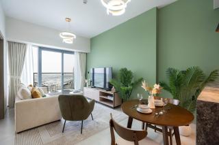 KeyRock Golf Gate - Stylish Retreat with Pool and Gym - 9