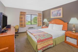 Days Inn by Wyndham Portage Cascade Mountain area - 9