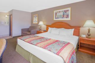 Days Inn by Wyndham Portage Cascade Mountain area - 3